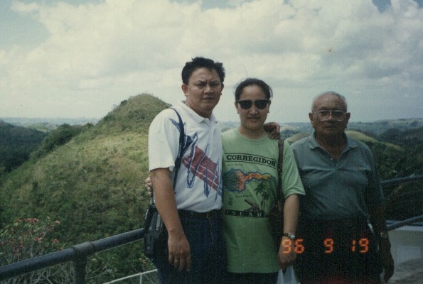 Chocolate_Hills_1996
